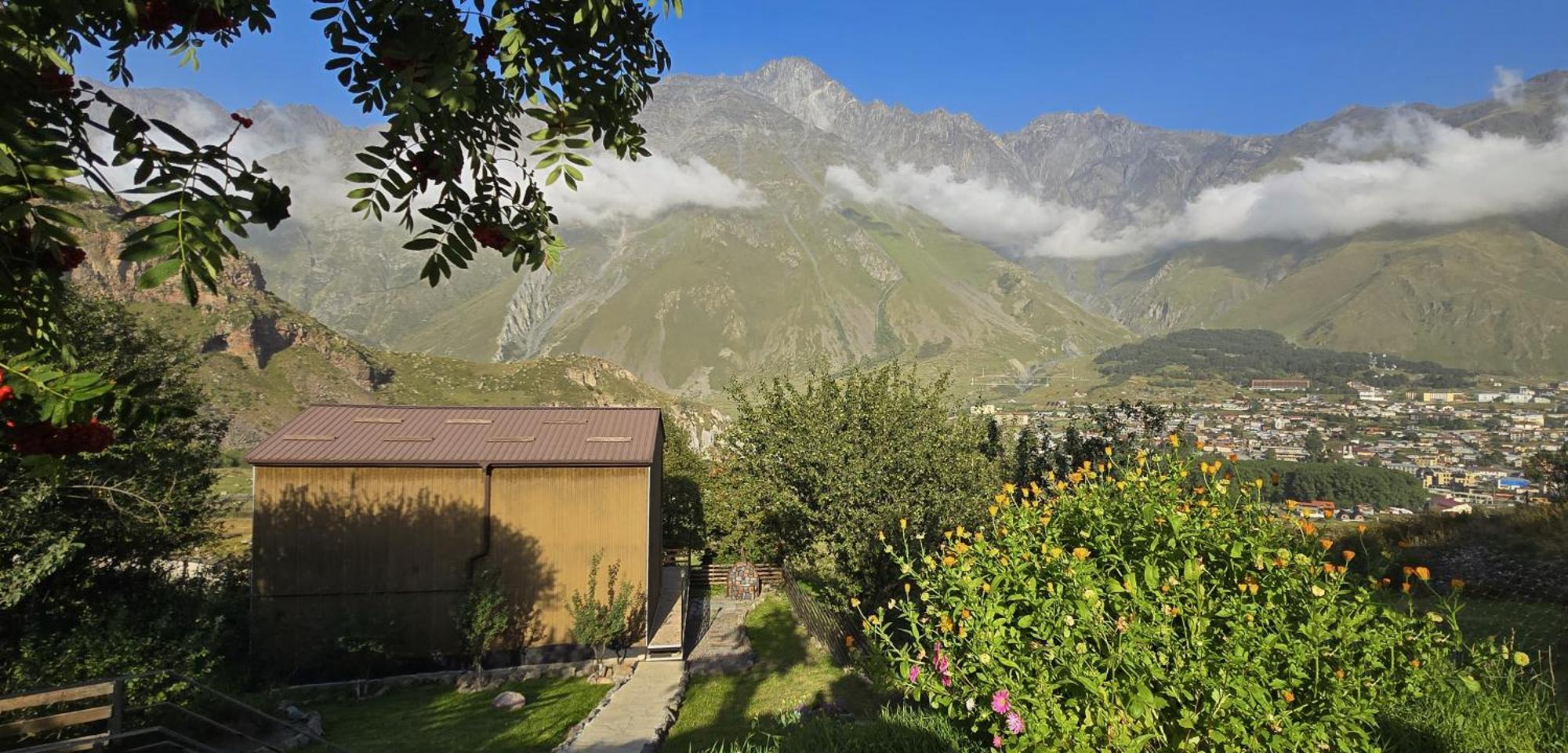 My Space Kazbegi Eksteriør bilde